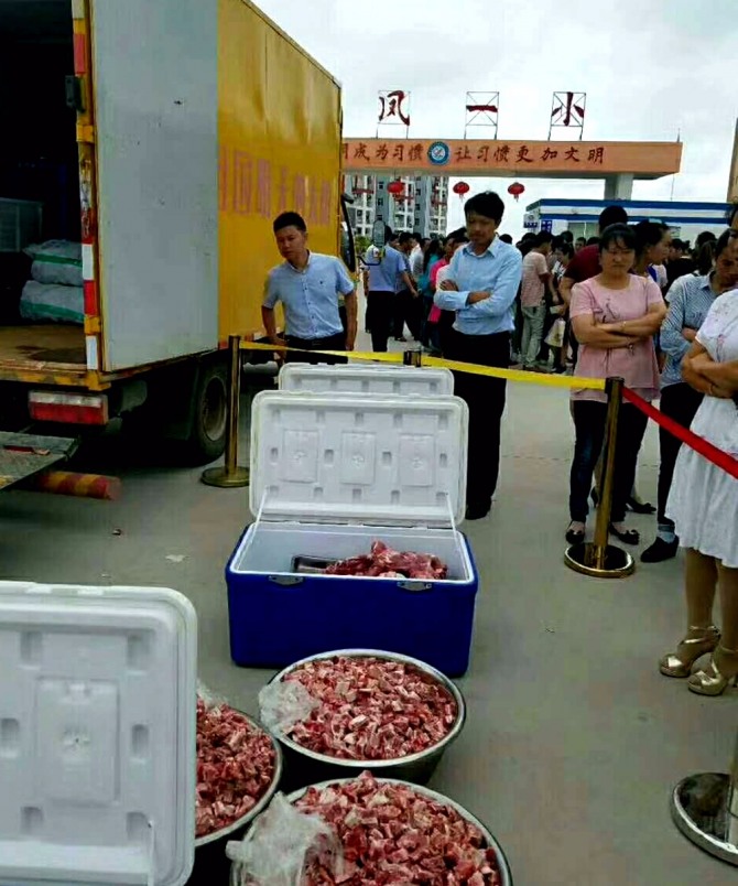 태국 최대의 식품 유통 기업 '챠로엔 폭판도(CP)그룹'의 중국 사업부 '치아타이그룹'이 초등학교 급식에 썩은 고기를 납품한 사실이 드러났다. 자료=웨이보