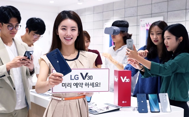 LG V30이 14~20일 사전예약을 실시한다. 