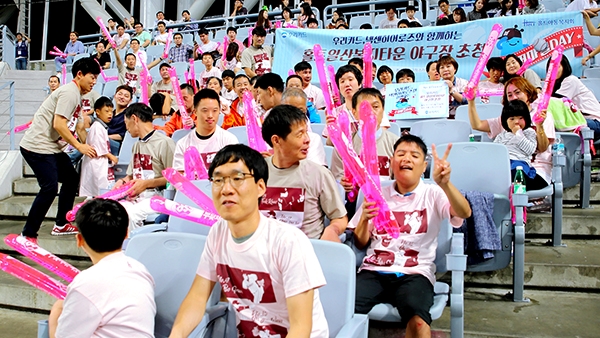 우리카드가 12일 서울 고척돔에서 열린 넥센 히어로즈 홈경기서 ‘수퍼마일데이’를 개최하고 있다.