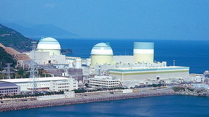 일본 시코쿠전력의 이카타원전 1호기가 폐로 작업에 돌입했다. 그러나 40년간 지속될 폐로 작업과 지역 경제 부흥의 과제는 반세기를 훌쩍 넘길 것으로 예상된다. 자료=시코쿠전력