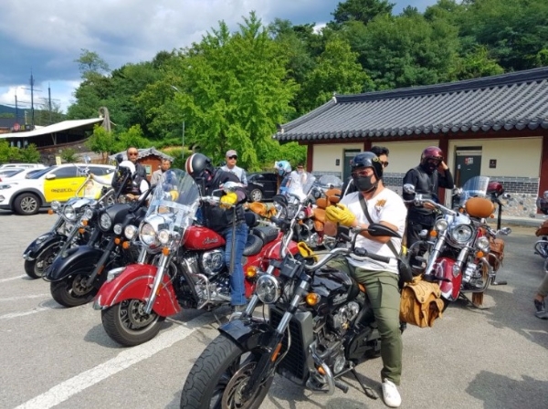 인디언모터사이클동호회 라이더들이 지난 2일 경북 칠곡에서 '거점투어'를 진행했다 / 사진=인디언모터사이클 제공