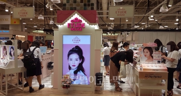 일본 교토시 'OPA' 쇼핑몰 내 에뛰드하우스 매장 모습. 사진=임소현 기자.