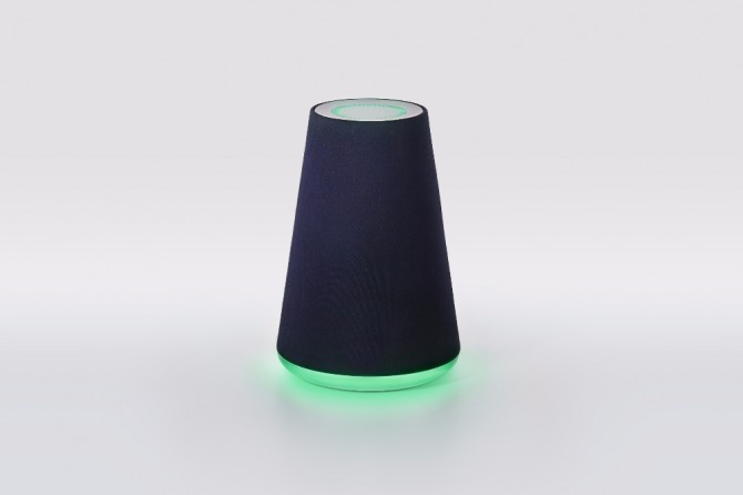 네이버 AI 스피커 '웨이브'. 네이버 역시 기기값을 상회하는 사은품을 제공하며 고객 유치에 열중했다.