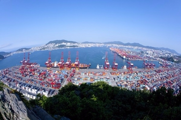 한국은 1~7월 수출액이 전년 동기 대비 16.3% 증가했다. 