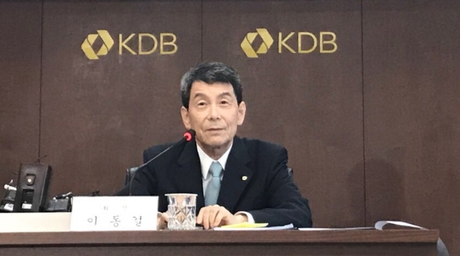 이동걸 KDB산업은행 회장이 20일 서울 여의도 산업은행 본점에서 열린 기자간담회에서 발언하고 있다. 