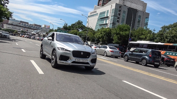 사진 - 재규어 F-PACE 외관