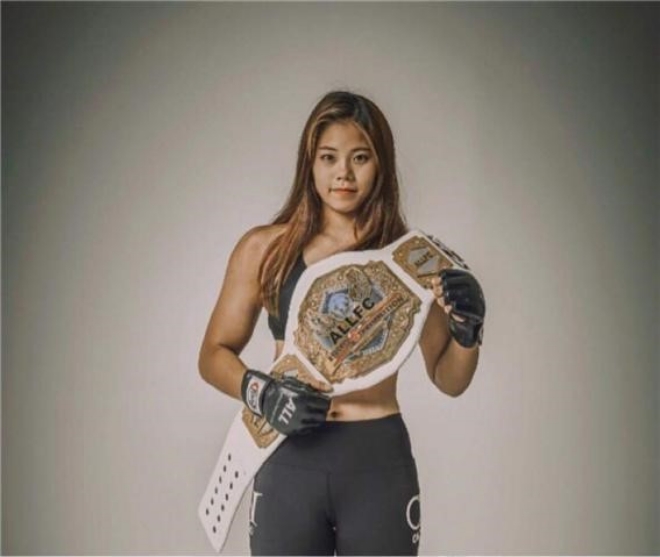 한국인 13호 UFC 파이터 전찬미가 욕설 논란에 휩싸였다. 