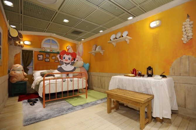 최근 서울 코엑스에서 열린 글로벌 팝 컬쳐 페스티벌 ‘코믹콘 서울 2017’ 엔씨코믹스 부스에 마련된 '아라미의 방'. 엔씨코믹스 웹툰 ‘엄마, 나 그리고 꼬미’ 속 아라미의 방을 실제로 구현해 눈길을 끌었다.