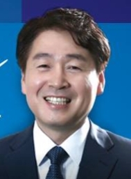 더불어민주당 기동민 의원(서울 성북을, 보건복지위원회)이 28일 국민건강보험공단에서 받은 건보재정통계에 따르면 지난달 기준, 올해 보험료 수입액은 33조6540억원이었다. 건보는 이를 토대로 봤을 때 2017년 보험료 수입액은 49조9000억원 규모가 될 것으로 추정했다. 사진=기동민 페이스북 