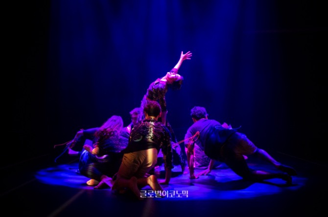 강윤정 안무의 '장화홍련, 잔혹한 기다림'