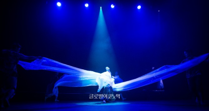 강윤정 안무의 '장화홍련, 잔혹한 기다림'