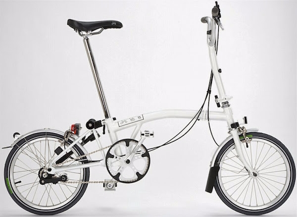 영국 자전거 제조업체 브롬튼의 접이식 자전거.
