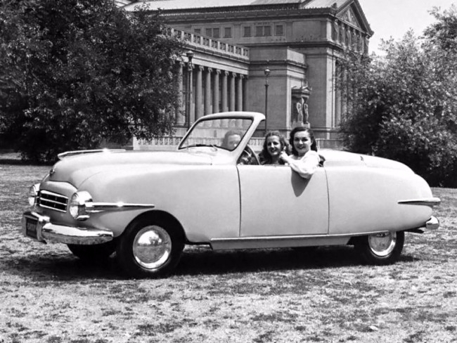플레이보이 자동차 컴퍼니는 1947년 1000달러 이하의 컨버터블을 제작했다.  