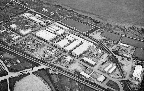 한국화성공업은 국내 최초로 PVC를 생산했다.