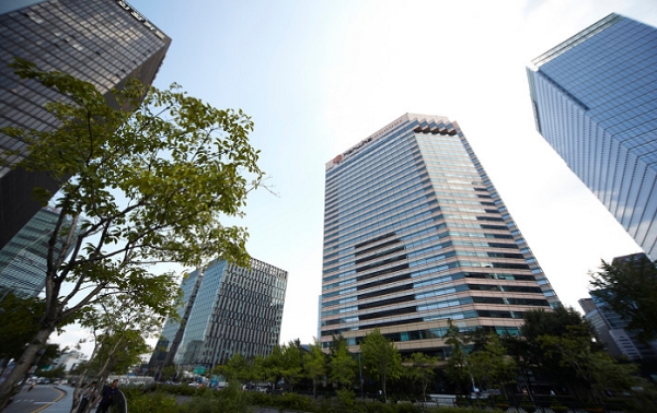 한화그룹은 1997년 외환위기 직후 대규모 구조조정을 단행했다.  