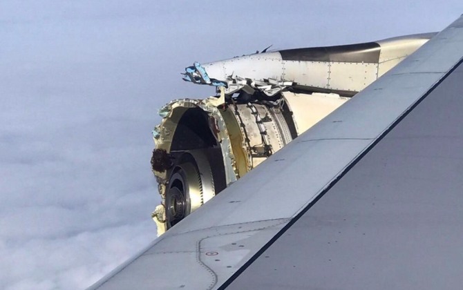 A380 에어프랑스 여객기의 한쪽 날개가 폭발해 엔진이 멈췄다. 사진=뉴욕 데일리뉴스.