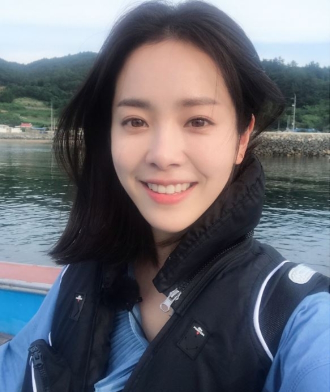 영화 '밀정'에서 의열단의 핵심 여성단원으로 열연을 펼친 배우 한지민의 동안 외모가 화제다. 사진=한지민 인스타그램 