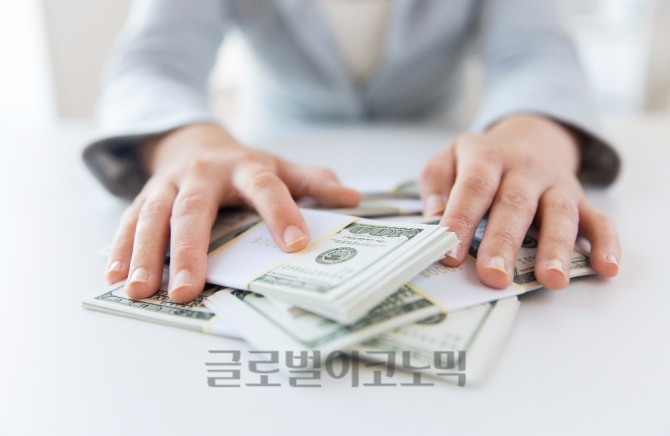 로또 역대 1등 최고 당첨금은 407억원이다. 반면 최저 당첨금은 4억590만원이다.