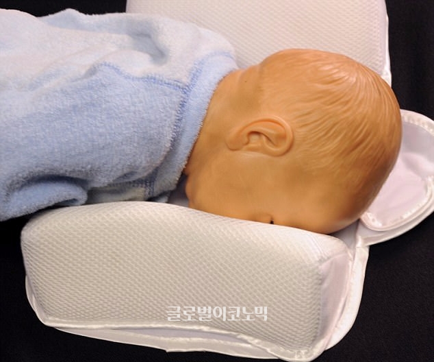 아기의 잠자는 자세를 유지시키는데 사용하는 유아 수면 포지셔너가 질식사 위험으로 사용이 금지됐다. 사진=미국 소비자제품안전위원회