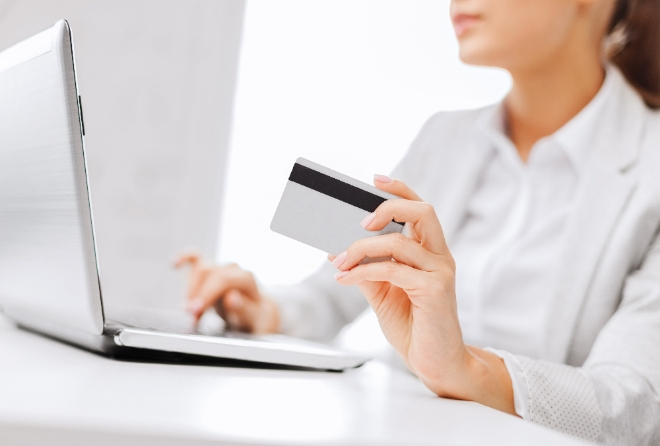전자결제대행사(PG, Payment Gateway)수수료 중 카드사에 돌아가는 가맹수수료가 평균 66.61% 차지하는 것으로 나타났다. 