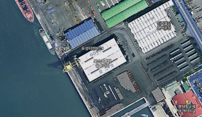 포스코가 최근 인천 평택 유통기지로 운반되는 해상물류를 중단하는 내용을 검토하고 있다. 사진은 포스코 평택유통기지(네이버지도 캡쳐)