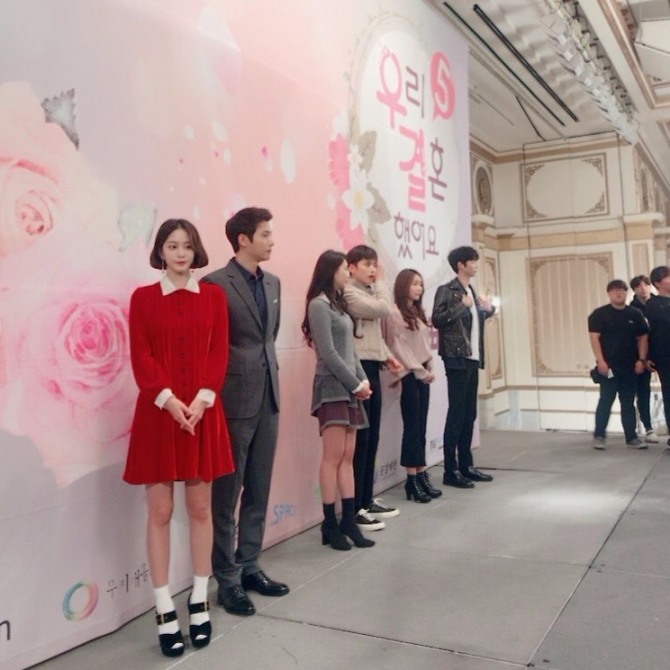 한예슬이 19일 자신의 SNS를 통해 MBC 월화드라마 '20세기 소녀소녀'에서 안소니 역의 이상우와 함께 한 촬영장 비하인드 컷을 공개했다. 사진=한예슬 인스타그램 캡처