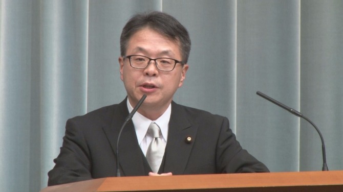 세코 히로시게 일본 경제산업성 장관이 고베제강의 데이터 변조 문제에 대한 원인 규명과 재발 방지책에 대해 1개월 이내에 보고하도록 지시했다. 자료=유튜브