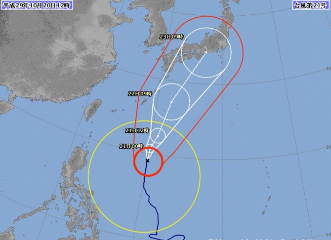필리핀 해상에서 중형급 태풍으로 성장한 21호 태풍 '란'이 북상하면서 일본이 초비상 상태다. 일본 기상청은 22일 이후 일본 열도가 태풍 영향권에 접어든다며 강풍·폭우·쓰나미 경계령을 내렸다 / 사진=일본 기상청 캡처