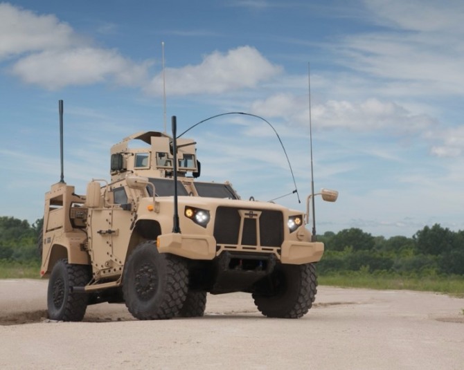 미군은 특수차 전문업체 오시코시의 차량을 공급 받는다. 