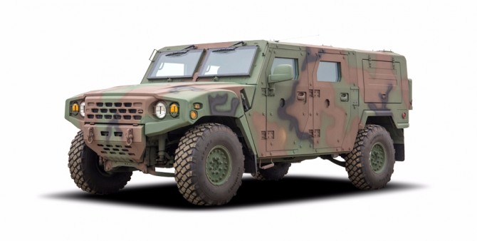 기아차는 국내 기술로 만들어진 소형전술군용차 K151을 선보이기도 했다. 
