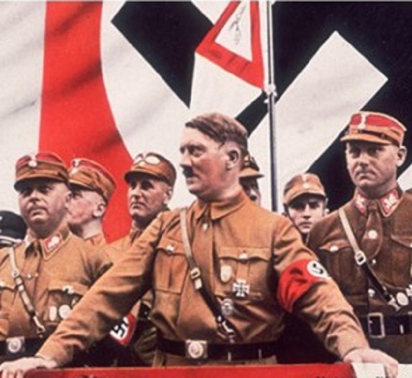 히틀러가 1955년까지 살아있었다는 주장이 제기돼 누리꾼들의 이목을 끈다. 사진=네이버 인물세계사. 