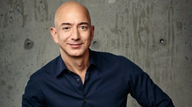 아마존의 주식이 최고가를 기록하면서 제프 베조스(Jeff Bezos) CEO는 지구상에서 가장 부유한 사람이 되었다. 자료=트위터