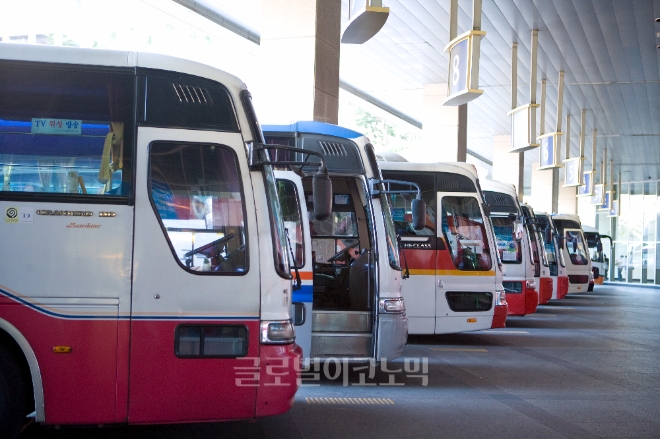 인천종합터미널에 있는 신세계백화점의 영업권을 둘러싸고 지난 5년간 롯데와 신세계가 벌여온 줄다리기가 끝났다. 대법원 민사 3부는 신세계가 인천광역시와 롯데인천개발을 상대로 제기한 '인천종합터미널 부지 소유권 이전 등기 말소 청구 소송'에 관해 14일 인천시와 롯데 손을 들어줬다.