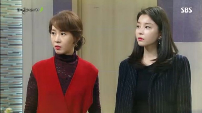 '달콤한 원수' 박태인, 죗값 치르는 날…오기는 올까? 박은혜 마지막 반전! 113회줄거리예고·재방송·몇부작·후속? 11월 16일(목요일) SBS TV편성표에 따르면 아침 8시 30분 SBS 일일 아침드라마 ‘달콤한 원수’가 방송된다. 이날 방송되는 SBS 일일 연속극 ‘달콤한 원수’ 113회 예고 안내에 따르면 홍세나(박태인 분)과 오달님(박은혜 분)의 진실게임은 팽팽하게 펼쳐진다. ('달콤한 원수' 마지막회, 결말, 종영, 후속 안내) /사진=SBS 일일 연속극 '아임쏘리강남구' 후속 드라마 '달콤한 원수' 113회 줄거리 예고 캡처