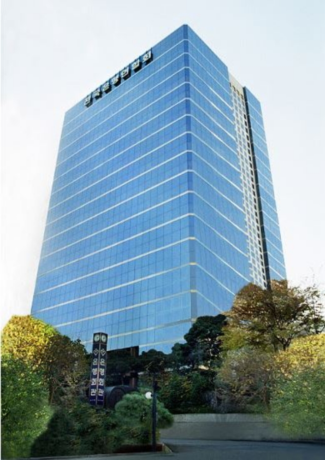서울 중구 명동에 위치한 은행연합회 건물.