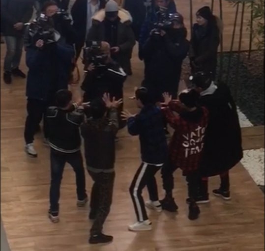 무한도전 멤버들이 16일 오전 상암 MBC 본사에서 촬영하는 모습.