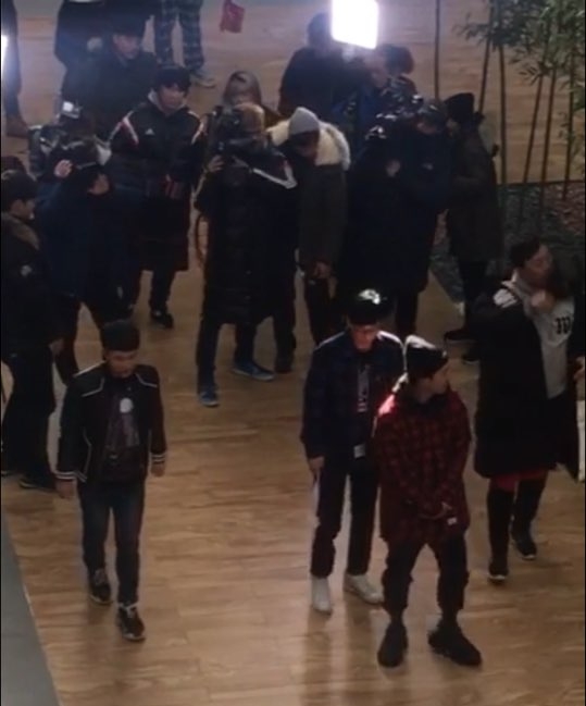 무한도전 멤버들이 지난 16일 상암 MBC 본사에서 촬영하는 모습.