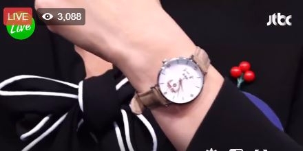 고민정 부대변인이 자신 생일에 일명 이니 시계를 받았다고 밝혔다. 사진 = JTBC 소셜라이브 