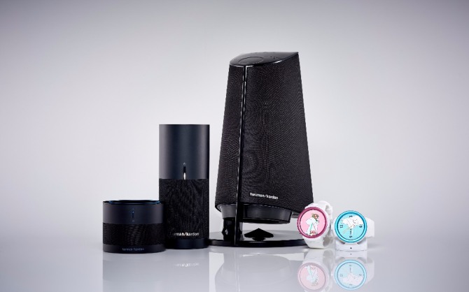 KT가 23일 출시하는 LTE 기반의 인공지능(AI) 스피커 ‘기가지니 LTE’와 내년 초 출시 예정인 ‘기가지니 버디’, ‘기가지니 키즈워치’. 