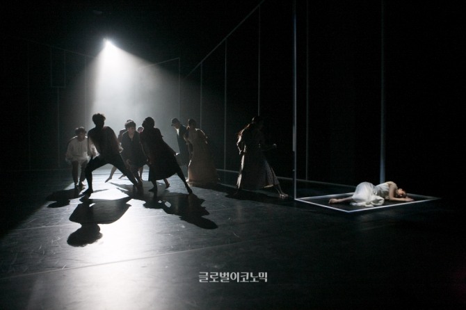 정길만 안무의 '떠난 자의 노래'