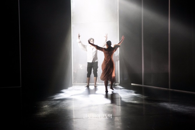 정길만 안무의 '떠난 자의 노래'