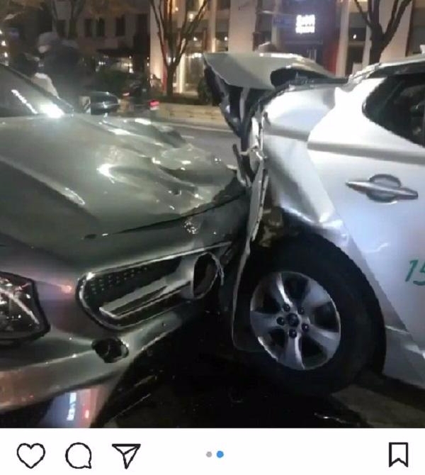 걸그룹 소녀시녀 멤버 태연이 28일 오후 자신의 벤츠 차량을 몰다 택시와 추돌하는 교통사고를 냈다. 사진은 한 인스타그램 이용자가 사고 현장이라며 올린 것. 