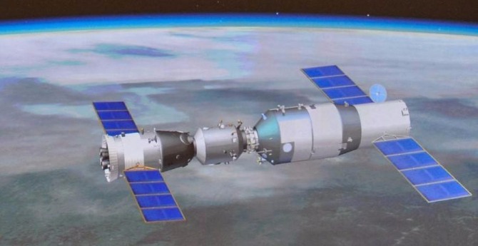 중국이 7년간 운용해온 우주정거장 '톈궁-1호'가 2017년 12월부터 2018년 2월 사이에 대기권에 진입해 최후를 맞을 것으로 예상된다. 사진은 2013년 6월 13일, 톈궁-1호와 선저우-10호 도킹장면.