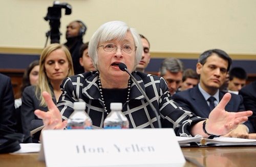 미국 연준이 또 기준금리를 올릴 채비를 서두르고 있다. 재닛 옐런 여준의장은 12월 12일과 13일 FOMC 를 소집한다는 공고를 냈다. 이번 FOMC 에서의 금리인상 가능성은 82.3% 이다.  사진은 재닛 옐런 연준 의장.