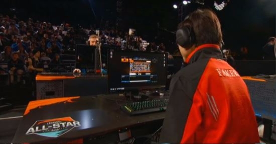 지난 2015년 미국 캘리포니아 LA 북미 LCS 스튜디오에서 열린 '롤 2015 올스타전' 1대 1 토너먼트 '프로겐' 헨릭 한센과 맞붙은 '페이커 이상혁'. 당시 그는 애니비아 장인을 상대로 애니비아를 들고 나와 팬들에게 큰 재미를 안겨 줬다. 
