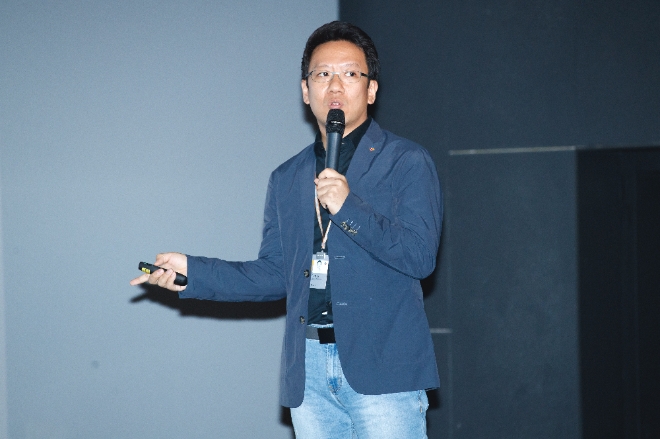 CGV 리서치센터 이승원 팀장이 6일 오후 CGV용산아이파크몰에서 열린 ‘2017 송년 CGV 영화산업 미디어포럼’에서 발표를 하고 있다. 사진=CGV 제공