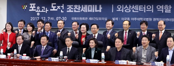 이국종 교수가 7일 국회에서 열린 세미나에 참석해 ´외상센터의 역할´이란 주제로 강연했다. 사진=뉴시스