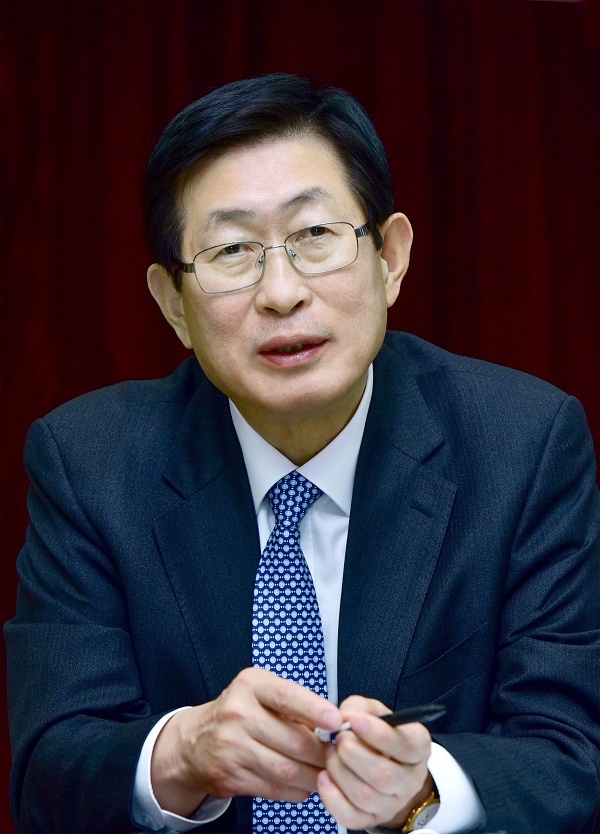 조환익 한국전력 사장이 임기 만료 3개월을 앞두고 사장에서 물러났다. 