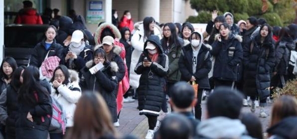 2018학년도 수능 만점자는 15명으로 나타났다. 성적 발표 결과 지난해 수능보다 쉬웠던 것으로 평가됐다. 사진=뉴시스