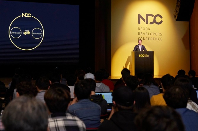 넥슨이 게임업계 지식공유 컨퍼런스 ‘2018년 넥슨개발자컨퍼런스(Nexon Developer Conference, 이하 NDC)’를 내년 4월 24일부터 26일까지 사흘간 성남시 넥슨 판교사옥 및 일대에서 개최한다. 